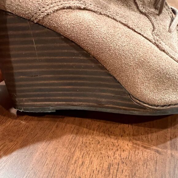 Lucky Brand Suede Tan Wedge Ankle Booties Women’s Size 7 Lace-Up Foldover Boots - Picture 10 of 10